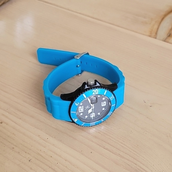 YO Time Blue Silicone Watch - Picture 1 of 4
